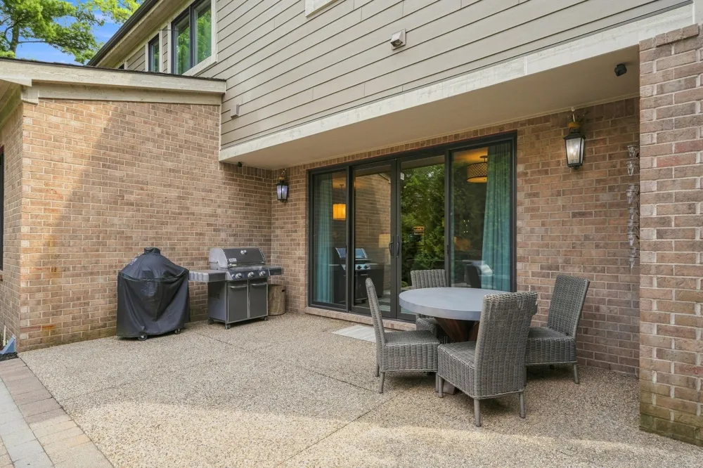 1215 Manchester Road Birmingham, MI 48009