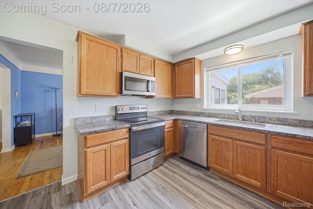 18332 Spring Court S Fraser City, MI 48026