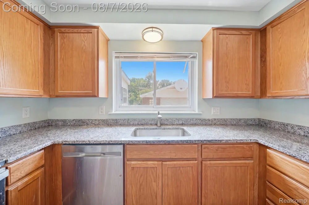 18332 Spring Court S Fraser City, MI 48026