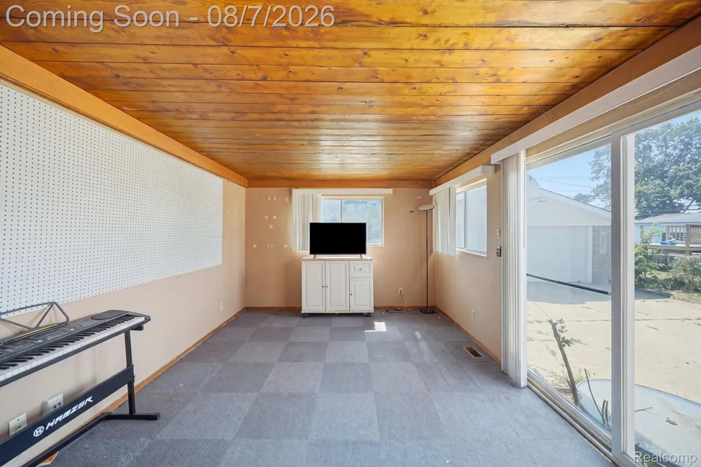 18332 Spring Court S Fraser City, MI 48026