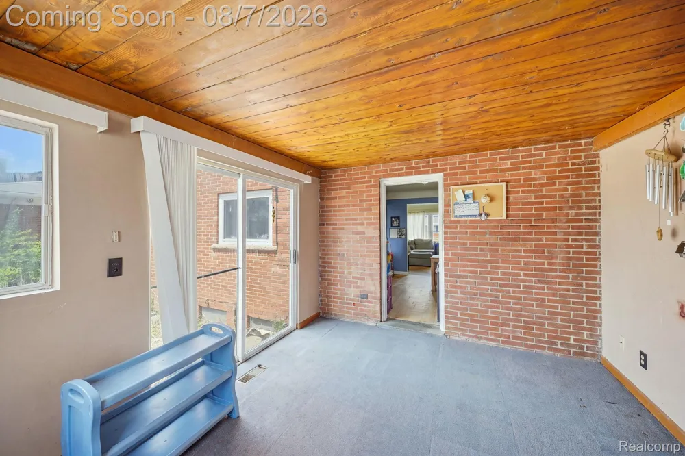 18332 Spring Court S Fraser City, MI 48026