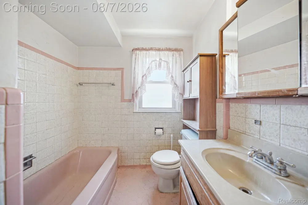 18332 Spring Court S Fraser City, MI 48026