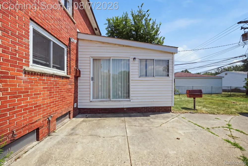 18332 Spring Court S Fraser City, MI 48026