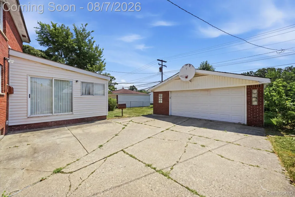 18332 Spring Court S Fraser City, MI 48026