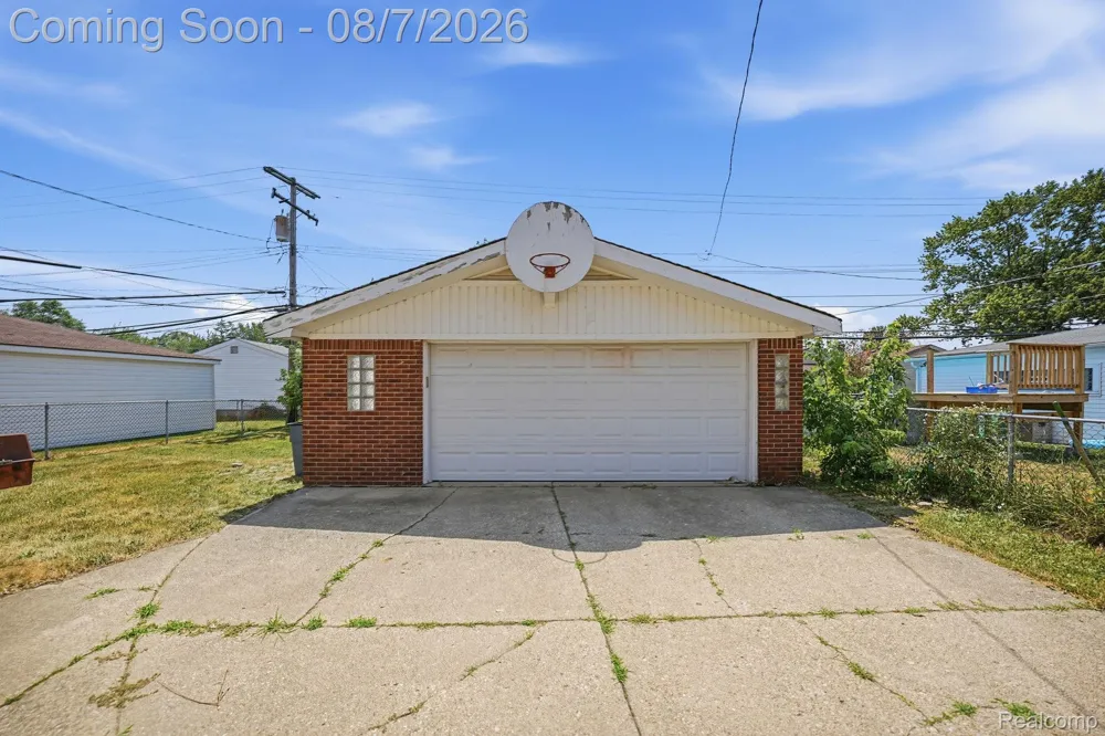 18332 Spring Court S Fraser City, MI 48026