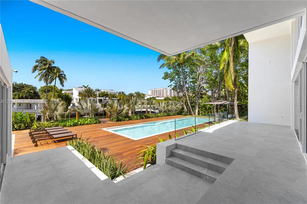 161 Cape Florida Drive Key Biscayne, FL 33149