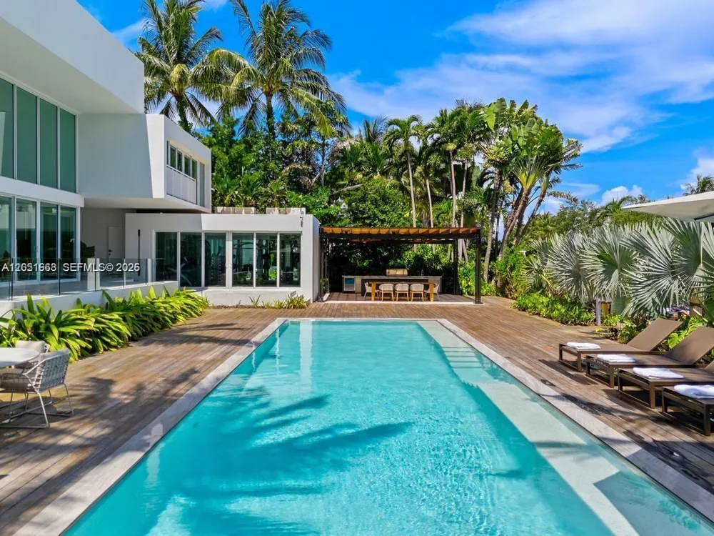 161 Cape Florida Drive Key Biscayne, FL 33149