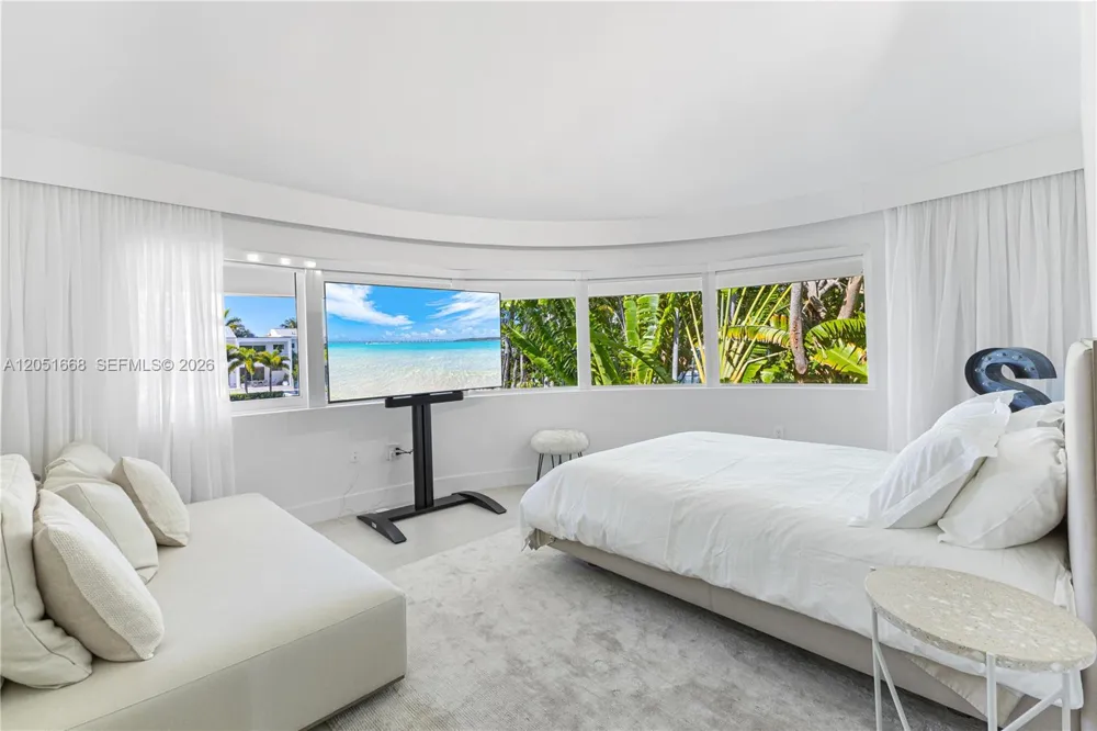 161 Cape Florida Drive Key Biscayne, FL 33149