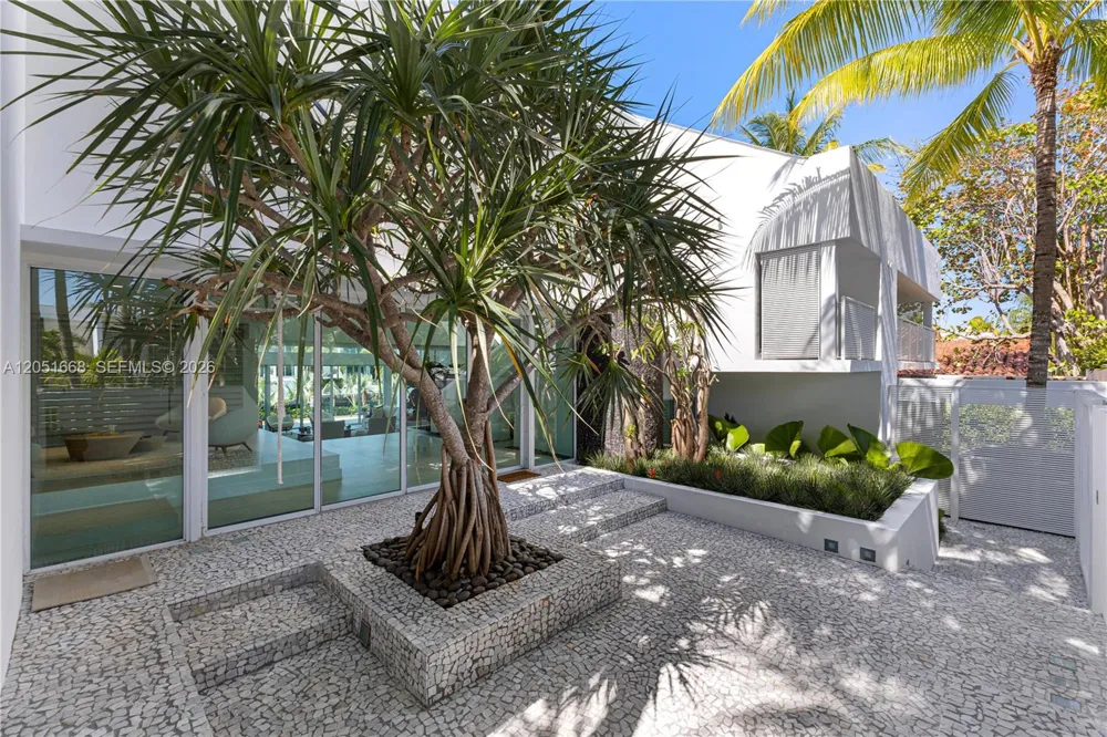 161 Cape Florida Drive Key Biscayne, FL 33149