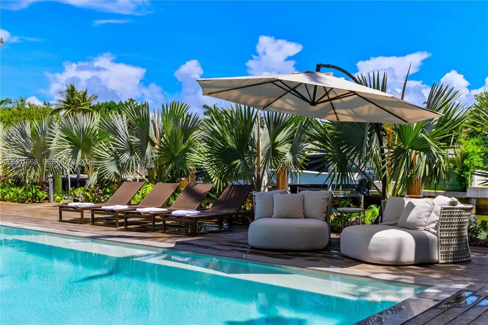 161 Cape Florida Drive Key Biscayne, FL 33149