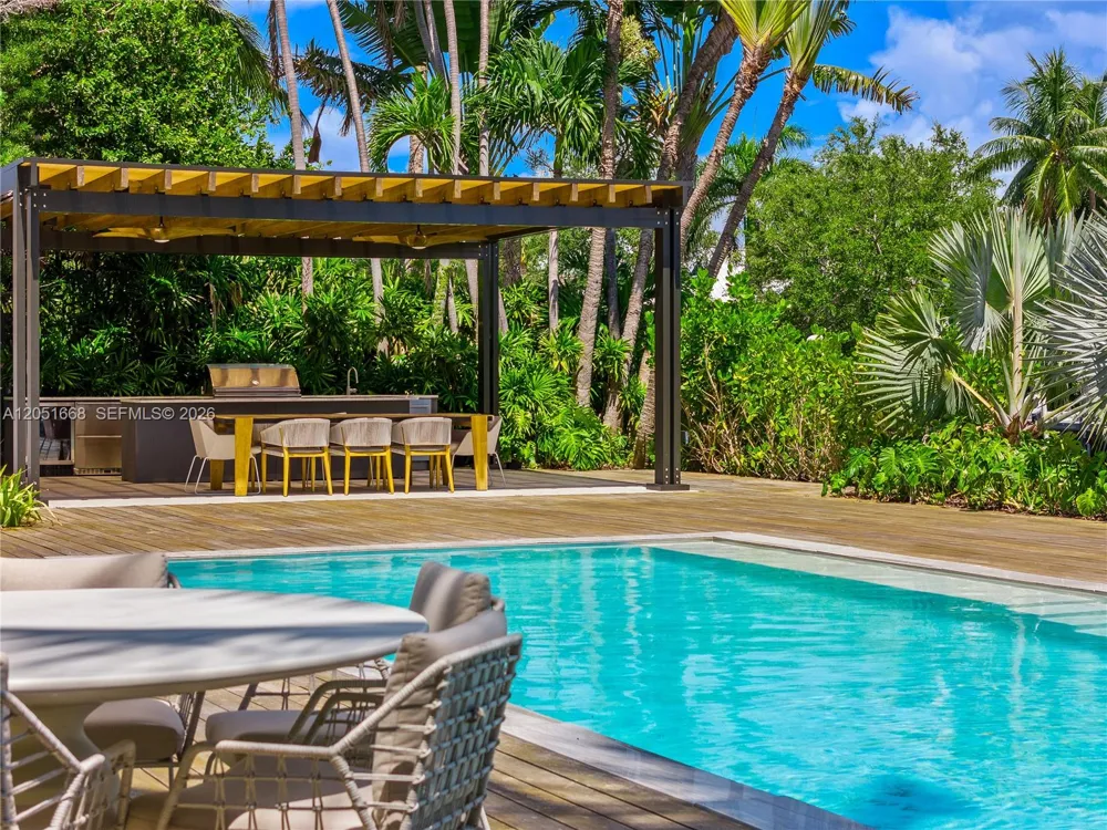 161 Cape Florida Drive Key Biscayne, FL 33149