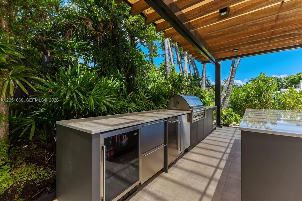 161 Cape Florida Drive Key Biscayne, FL 33149