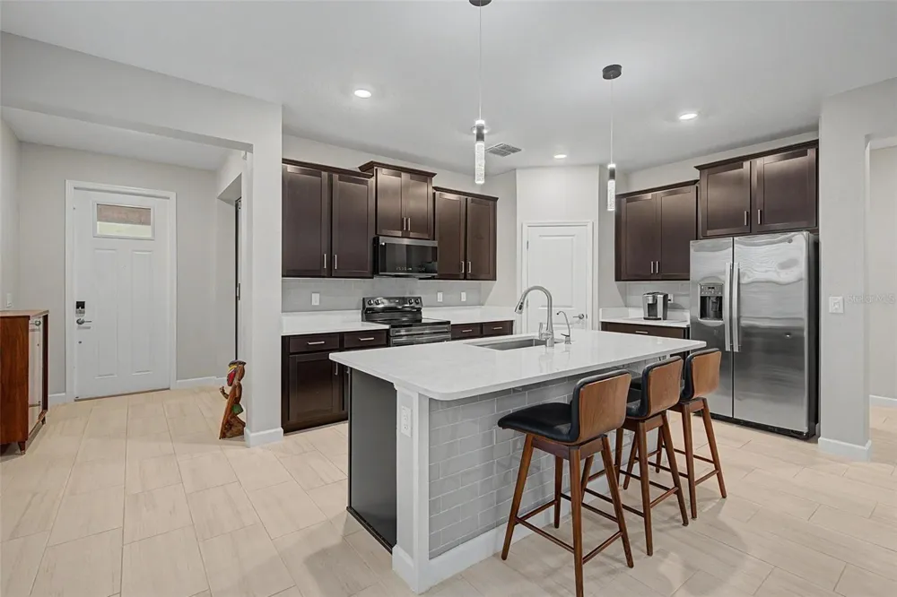 10460 GABLE DIG LOOP San Antonio, FL 33576
