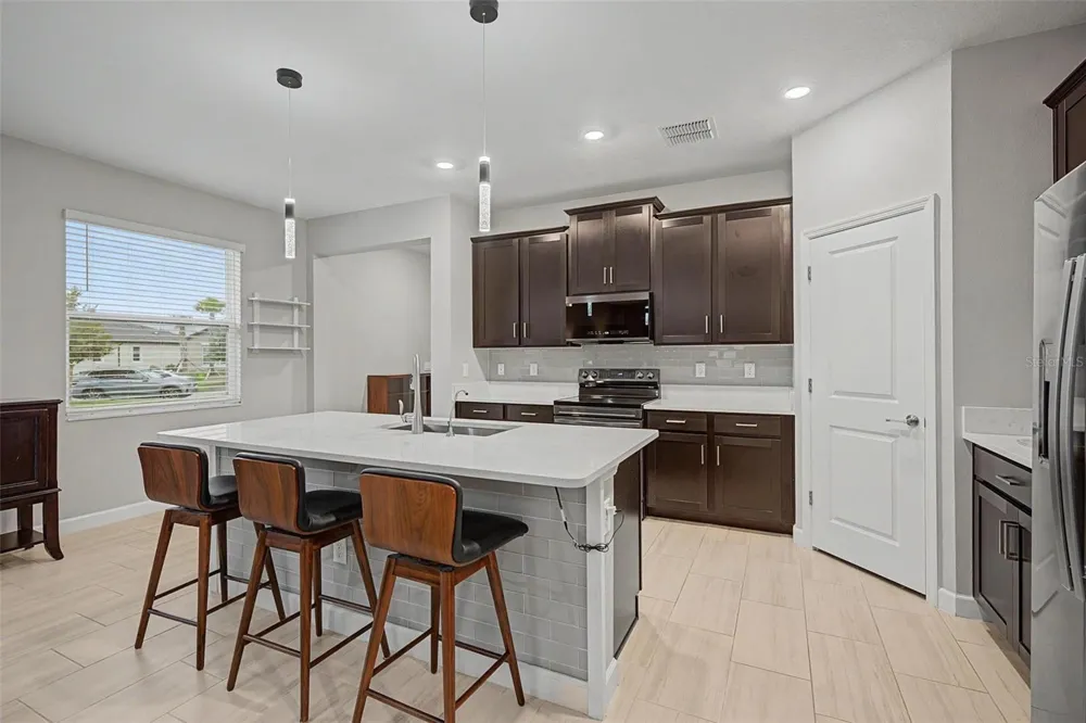 10460 GABLE DIG LOOP San Antonio, FL 33576