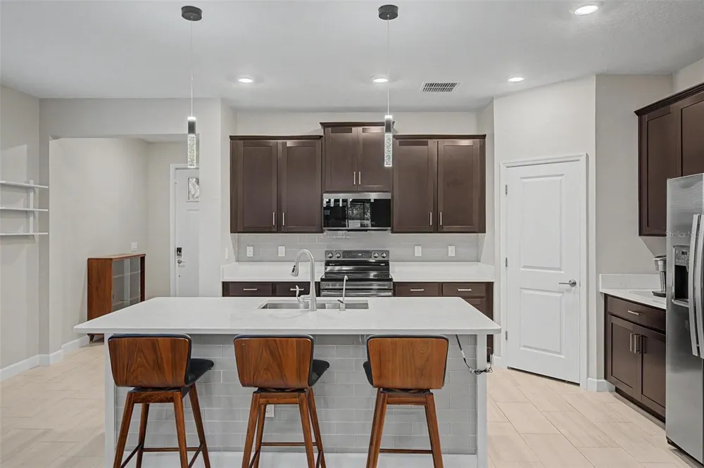 10460 GABLE DIG LOOP San Antonio, FL 33576