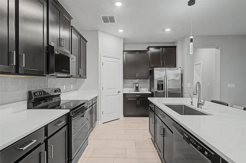 10460 GABLE DIG LOOP San Antonio, FL 33576