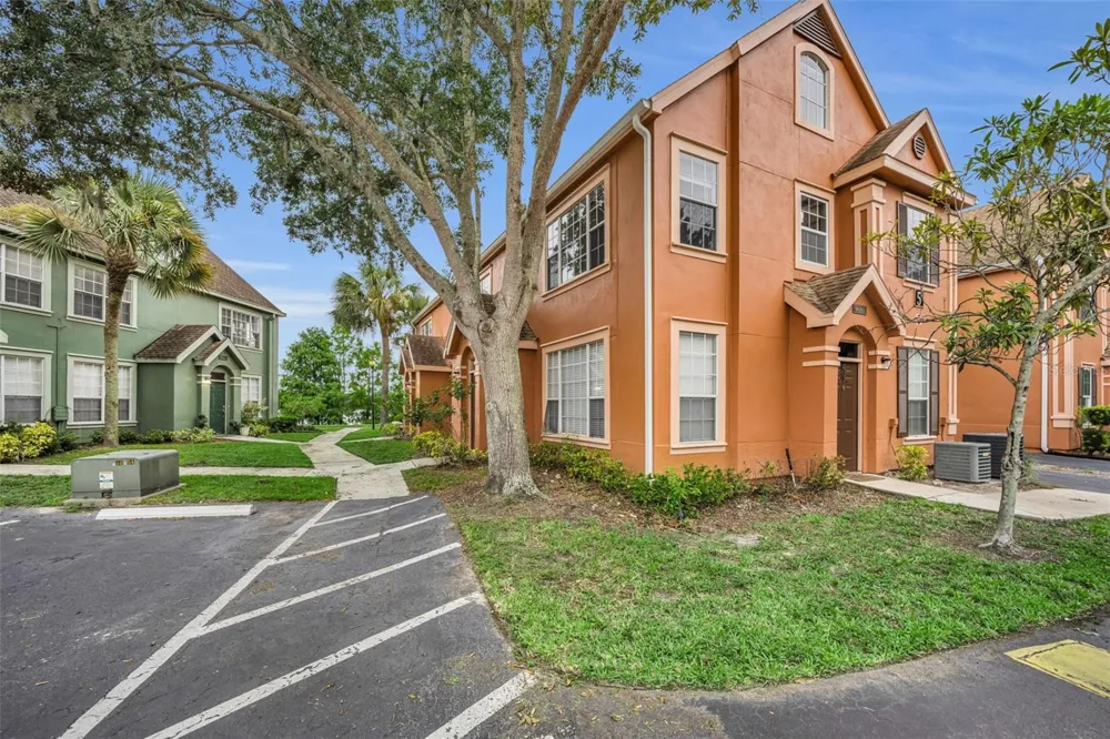 9078 LAKE CHASE ISLAND WAY #9078 Tampa, FL 33626