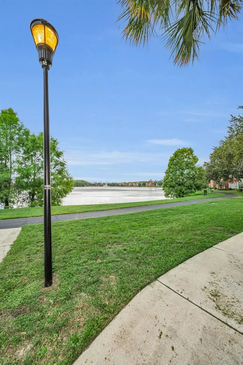 9078 LAKE CHASE ISLAND WAY #9078 Tampa, FL 33626