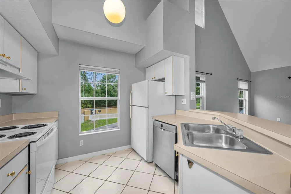 9078 LAKE CHASE ISLAND WAY #9078 Tampa, FL 33626