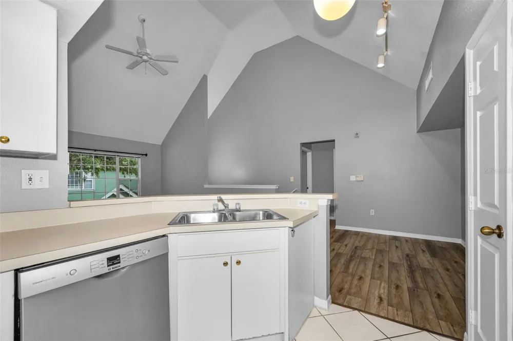 9078 LAKE CHASE ISLAND WAY #9078 Tampa, FL 33626