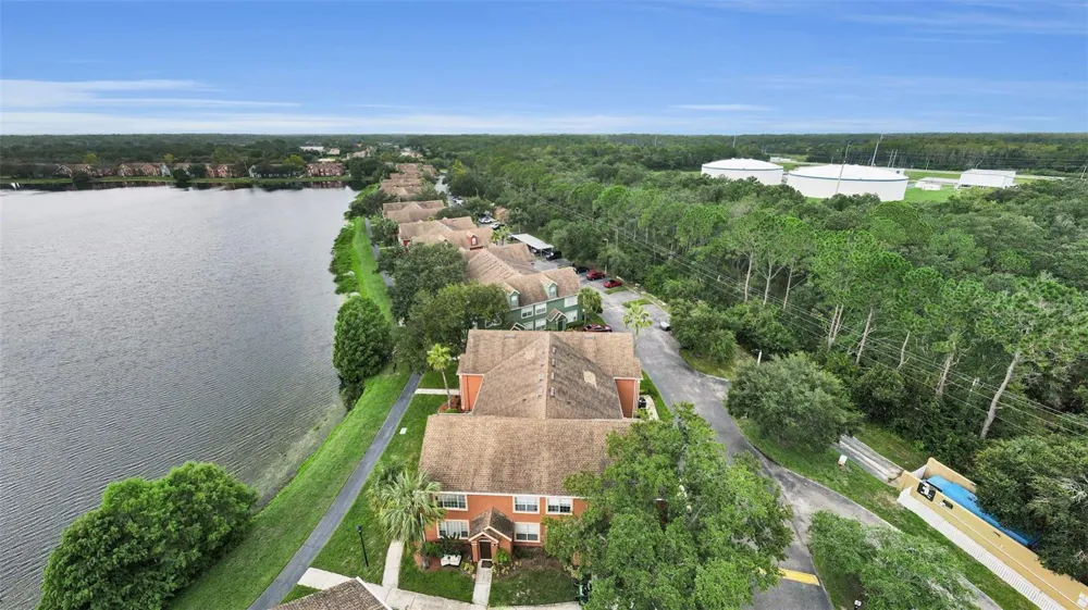 9078 LAKE CHASE ISLAND WAY #9078 Tampa, FL 33626