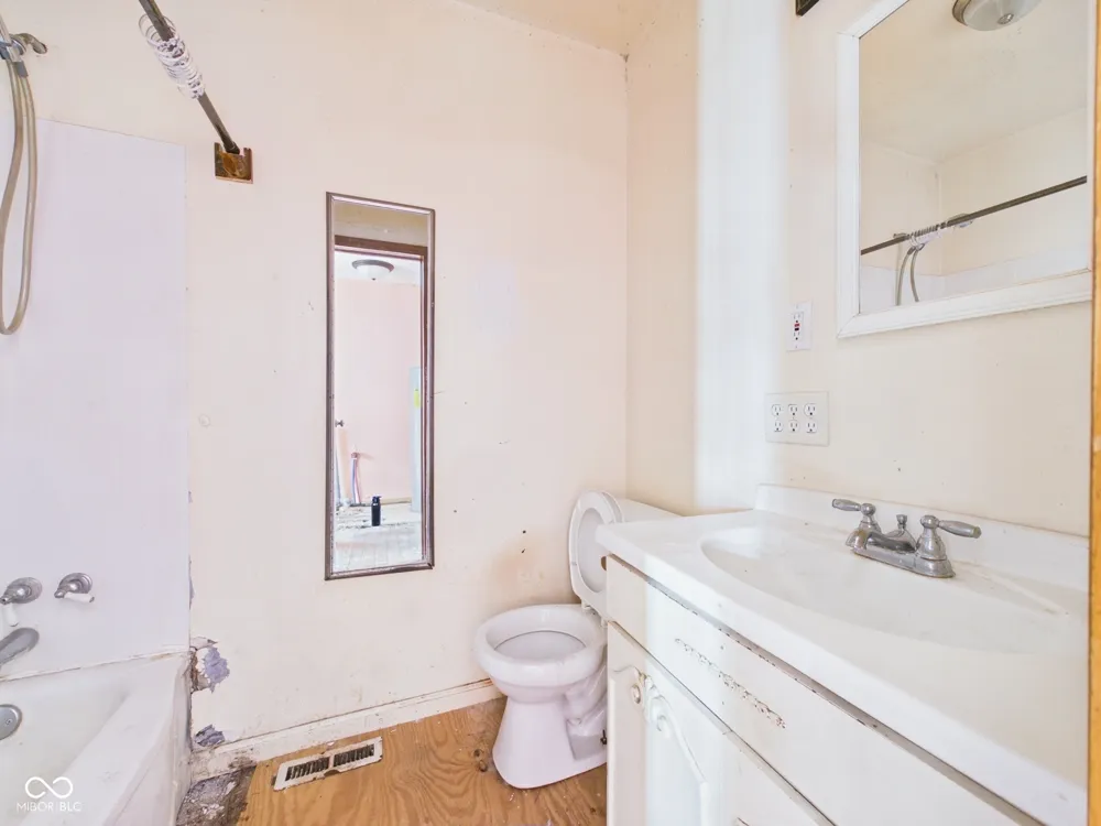 1303 S F STREET Elwood, IN 46036