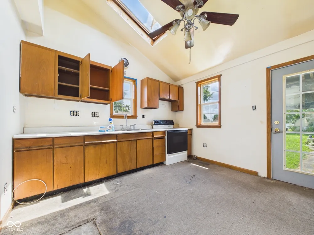 1303 S F STREET Elwood, IN 46036