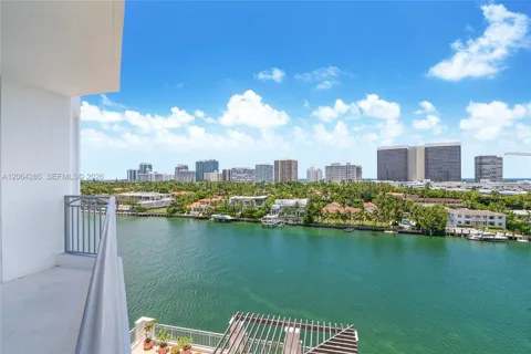 9751 E Bay Harbor Dr #8D