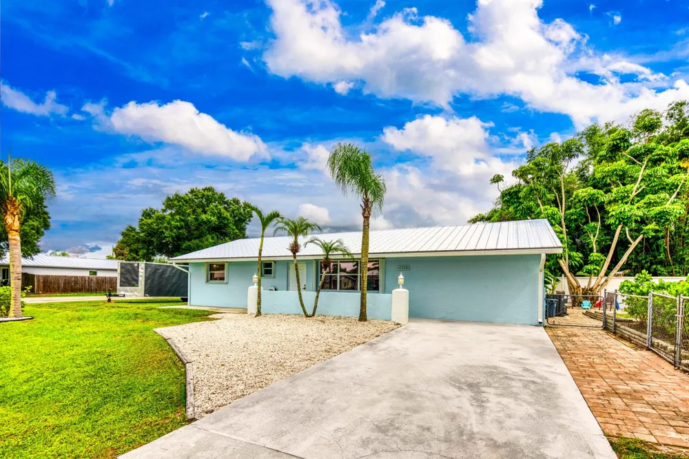 2184 SE Washington Street Stuart, FL 34997