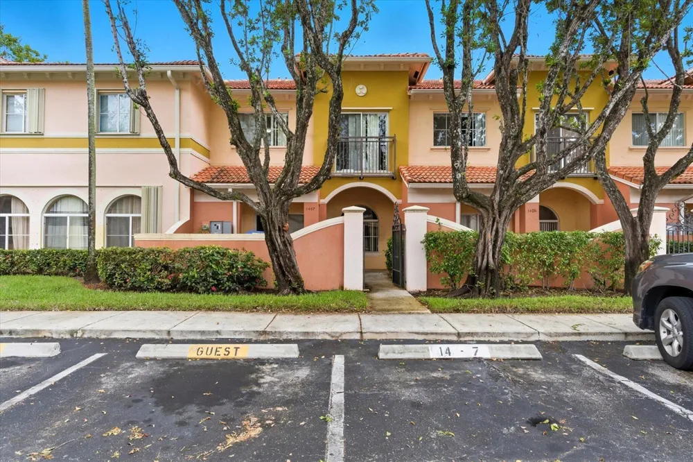 1407 S SANTA CATALINA CIRCLE North Lauderdale, FL 33068