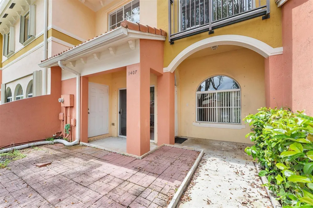 1407 S SANTA CATALINA CIRCLE North Lauderdale, FL 33068