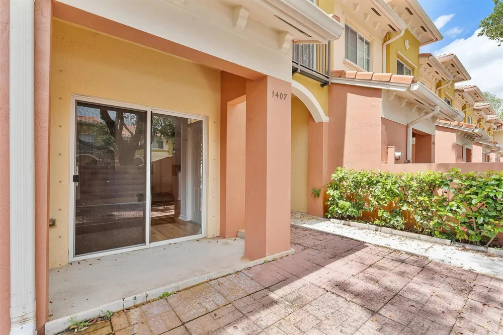 1407 S SANTA CATALINA CIRCLE North Lauderdale, FL 33068