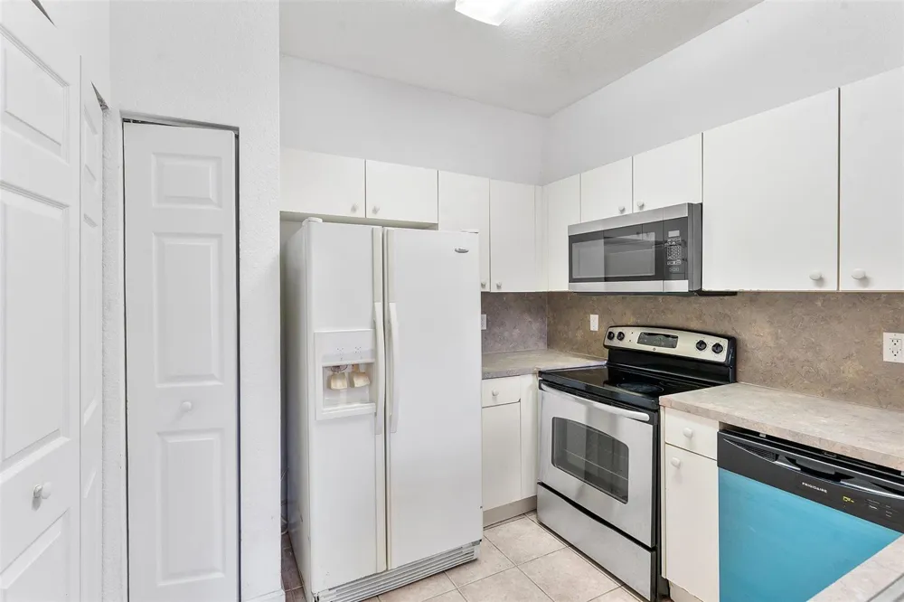 1407 S SANTA CATALINA CIRCLE North Lauderdale, FL 33068