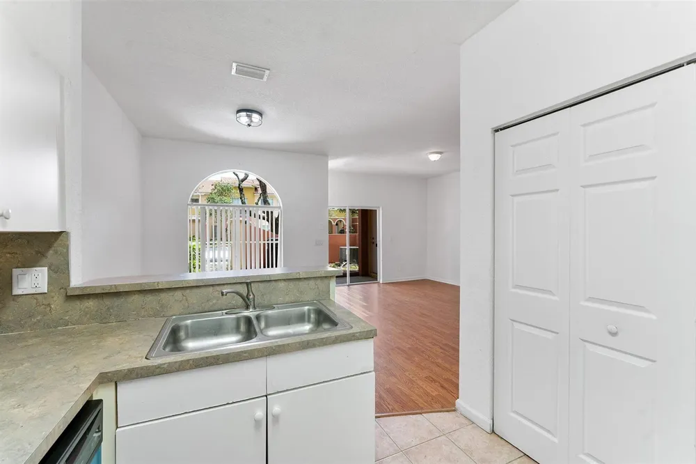 1407 S SANTA CATALINA CIRCLE North Lauderdale, FL 33068