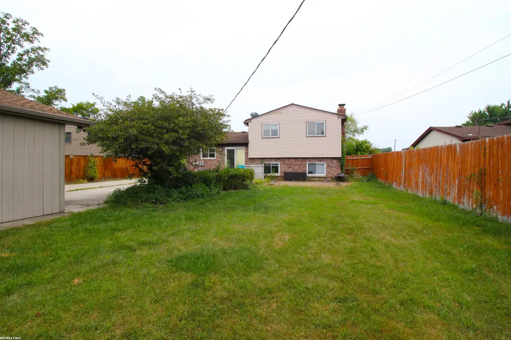 17164 Anita Street Fraser City, MI 48026