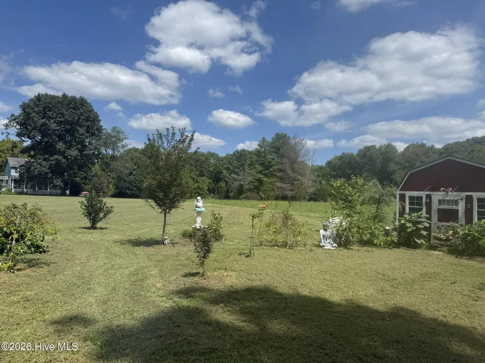 16 Waldorf Place Brasstown, NC 28902