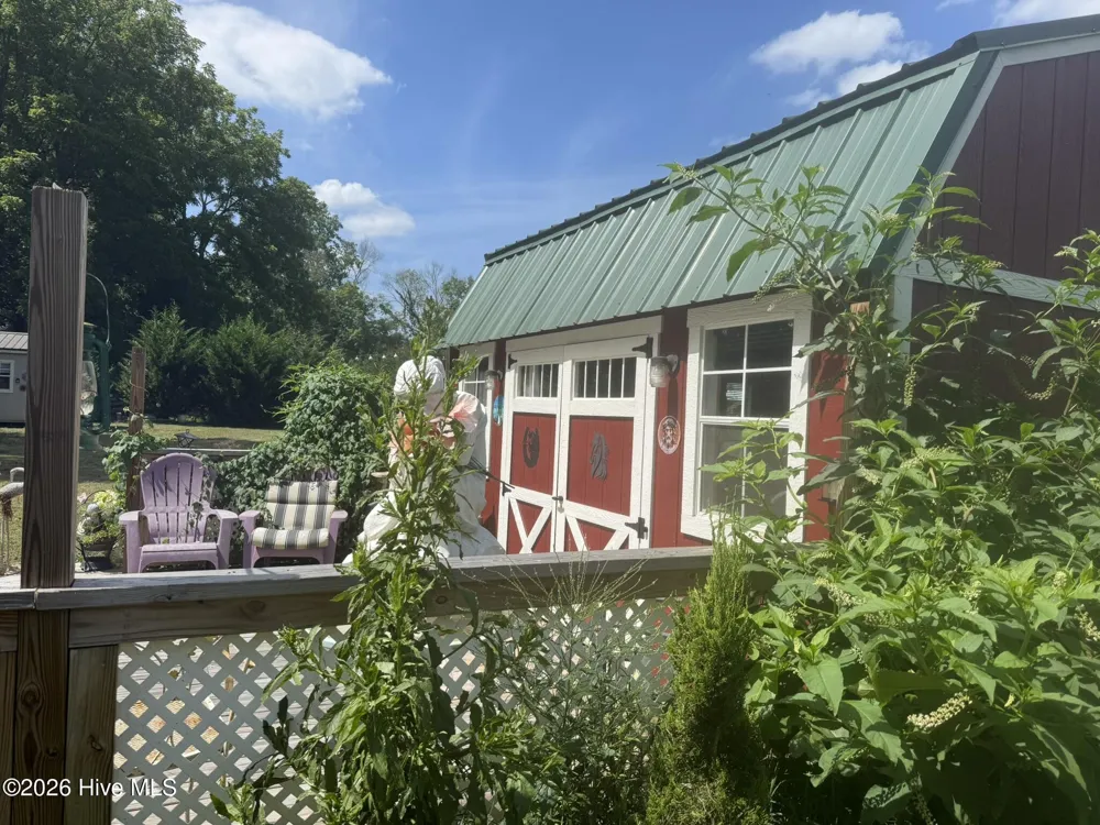 16 Waldorf Place Brasstown, NC 28902
