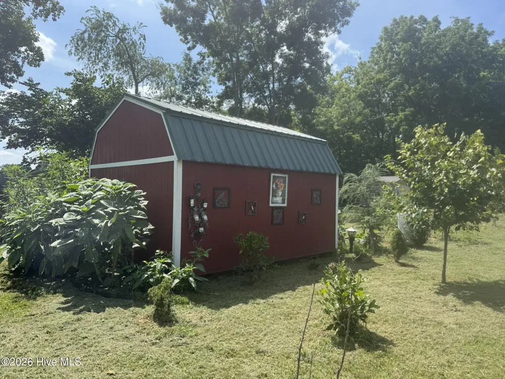 16 Waldorf Place Brasstown, NC 28902