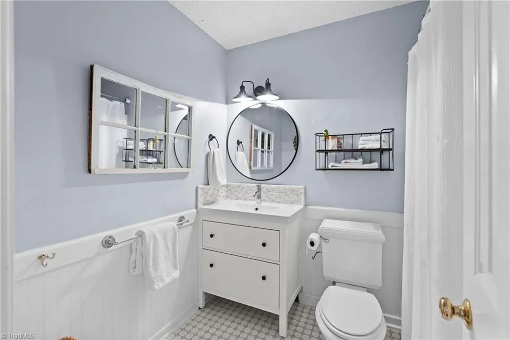 3210 Peninsula Drive Jamestown, NC 27282