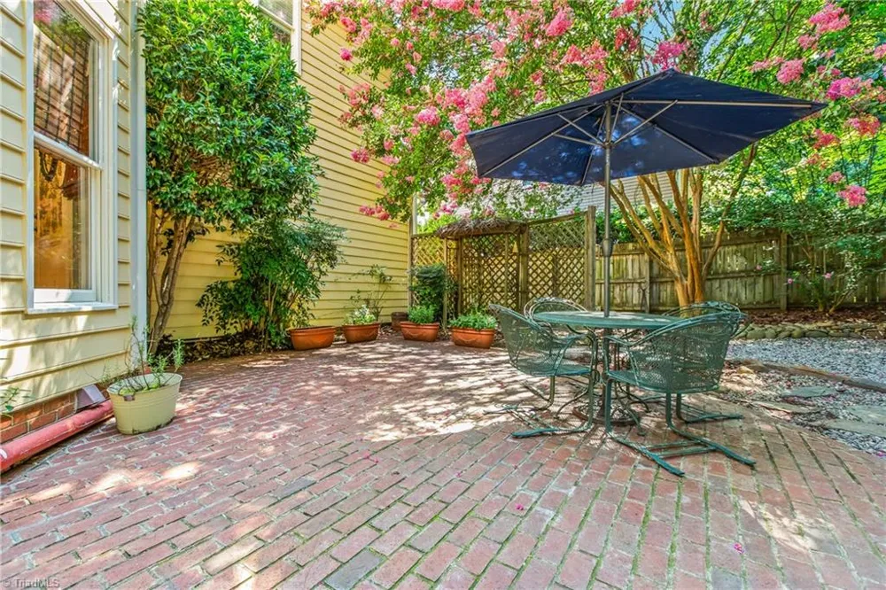 3210 Peninsula Drive Jamestown, NC 27282