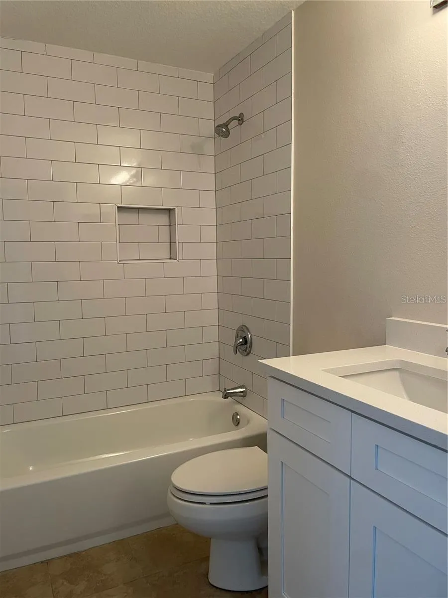 17542 DORIS STREET Montverde, FL 34756