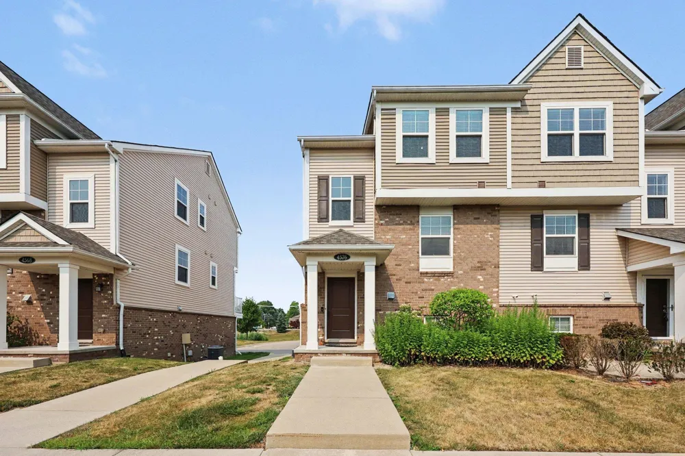 4576 Bradley Circle #25 Troy City, MI 48085