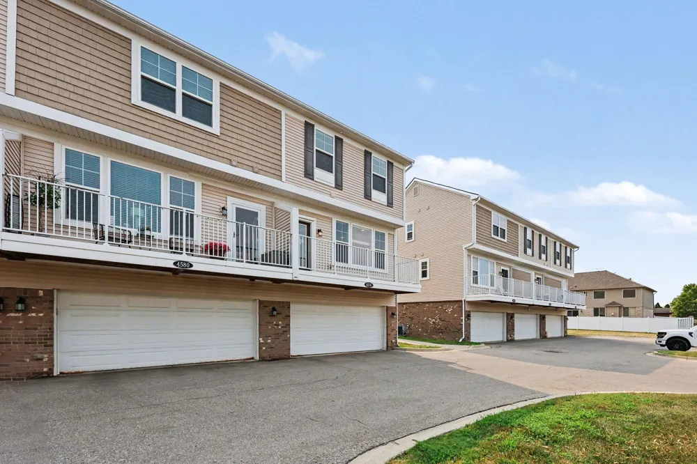 4576 Bradley Circle #25 Troy City, MI 48085