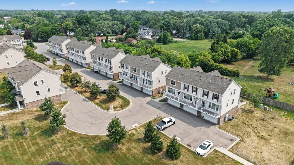 4576 Bradley Circle #25 Troy City, MI 48085
