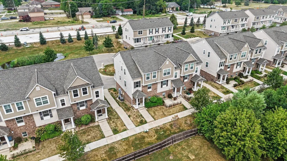 4576 Bradley Circle #25 Troy City, MI 48085