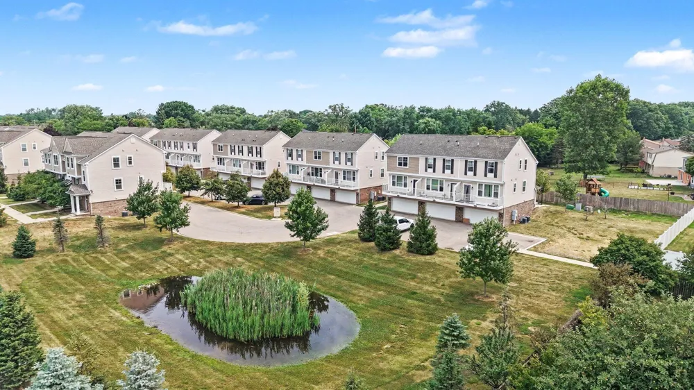 4576 Bradley Circle #25 Troy City, MI 48085