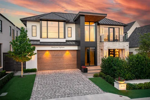 9118 Bluff Hollow Court