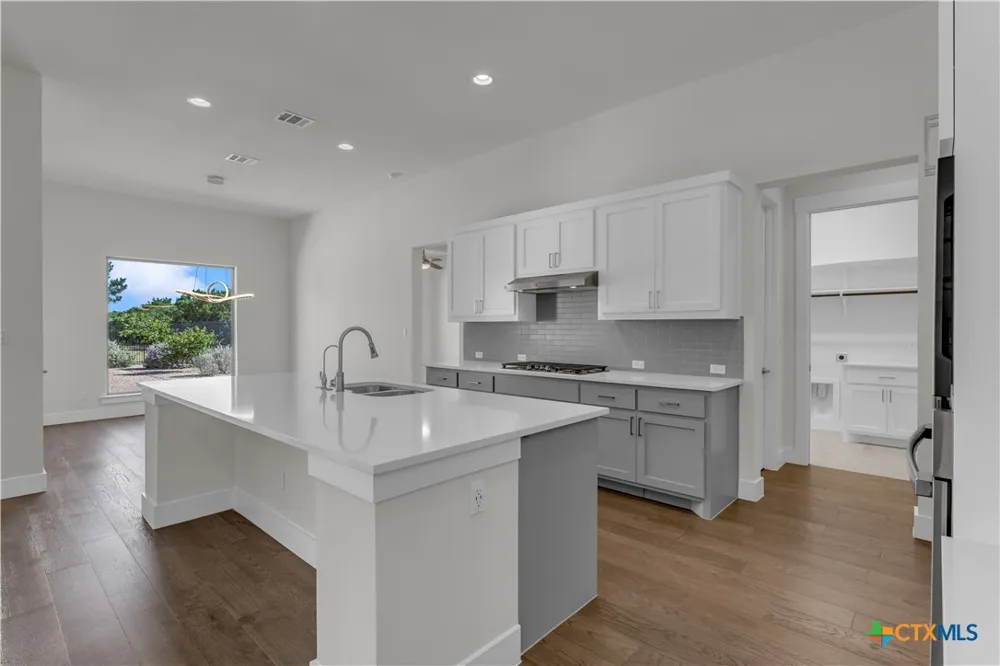2140 Carpenter Loop Burnet, TX 78611