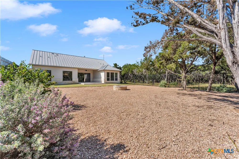 2140 Carpenter Loop Burnet, TX 78611