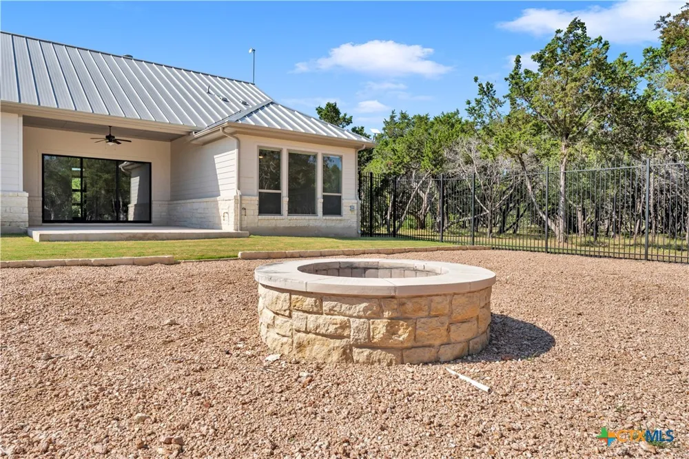 2140 Carpenter Loop Burnet, TX 78611